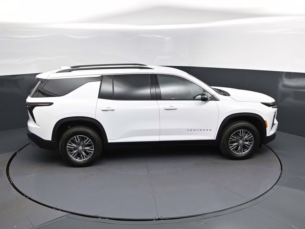 2026 Summit White Chevrolet Traverse LT FWD SUV