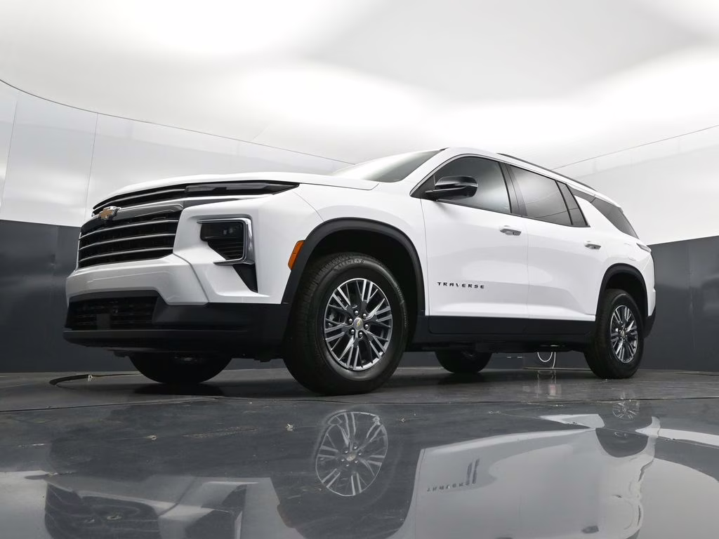 2026 Summit White Chevrolet Traverse LT FWD SUV