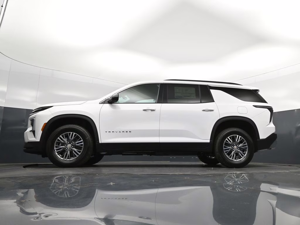 2026 Summit White Chevrolet Traverse LT FWD SUV
