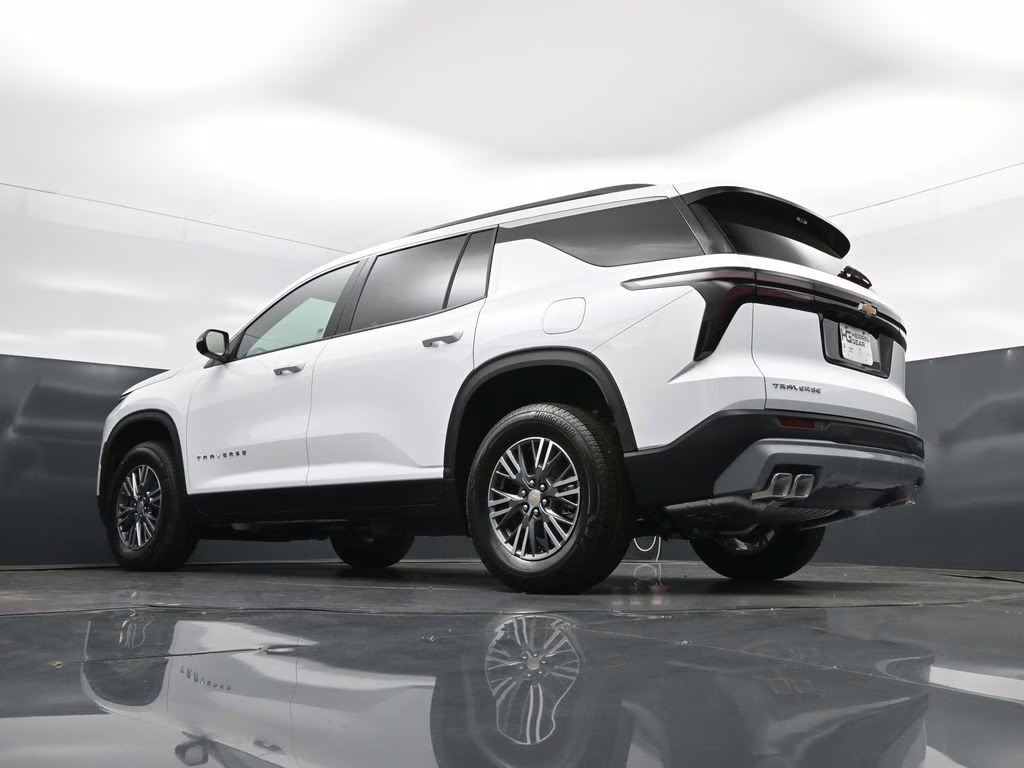 2026 Summit White Chevrolet Traverse LT FWD SUV