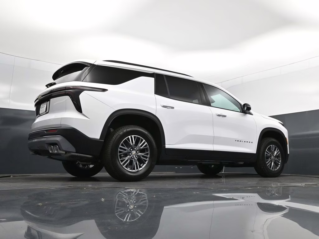 2026 Summit White Chevrolet Traverse LT FWD SUV