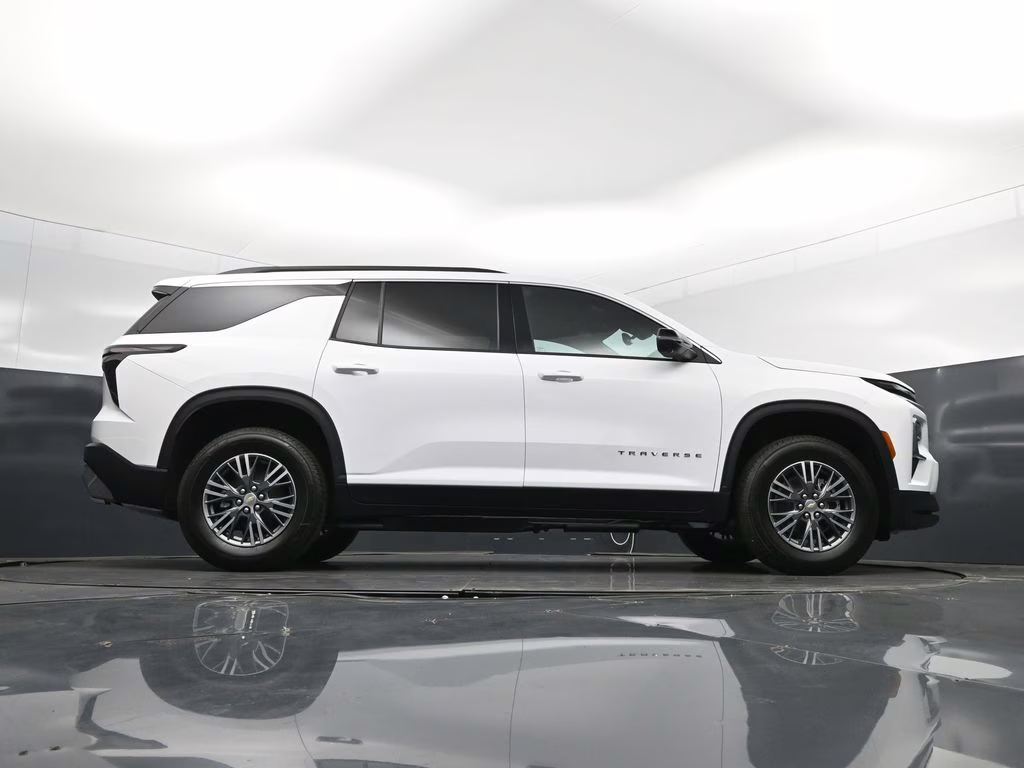 2026 Summit White Chevrolet Traverse LT FWD SUV
