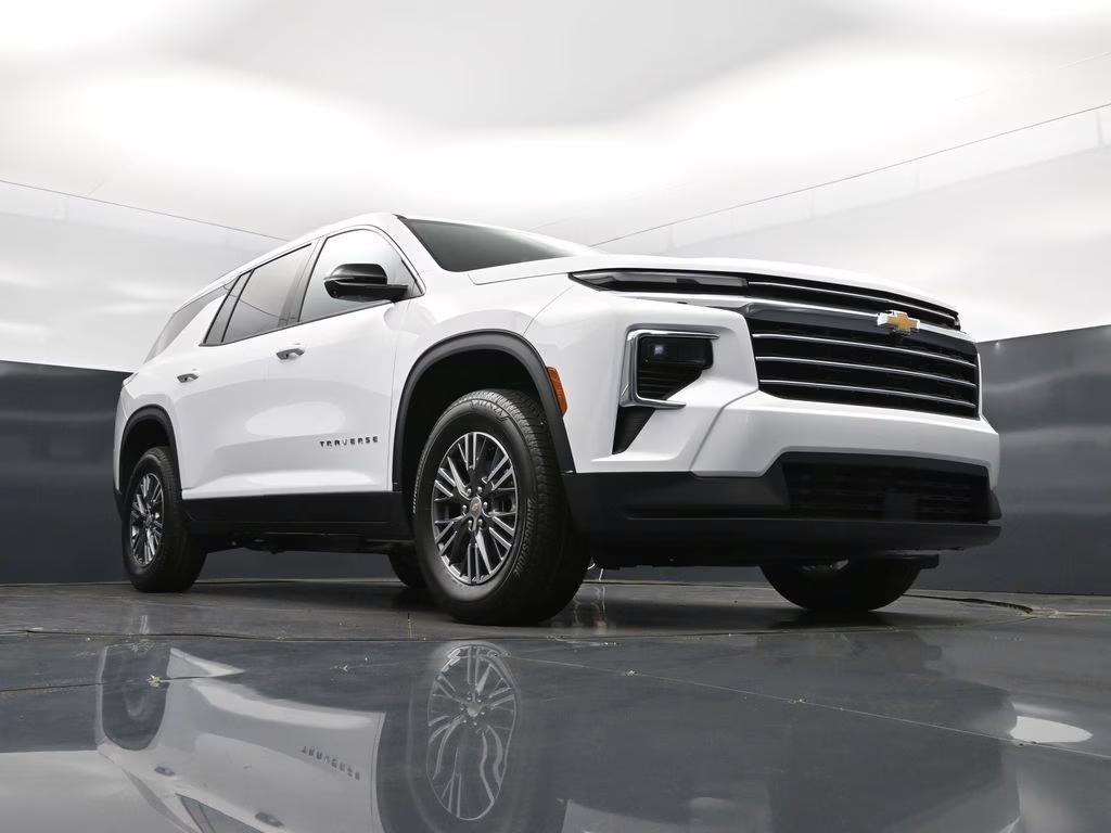 2026 Summit White Chevrolet Traverse LT FWD SUV