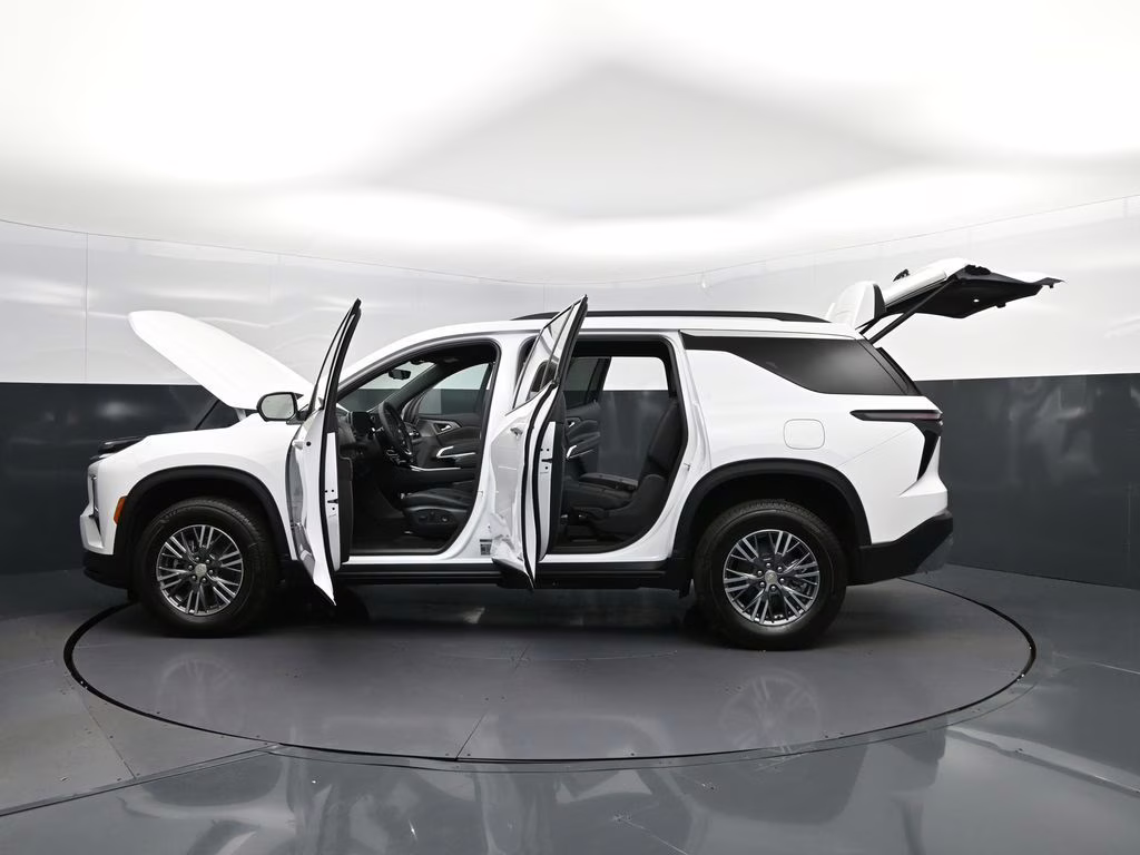 2026 Summit White Chevrolet Traverse LT FWD SUV