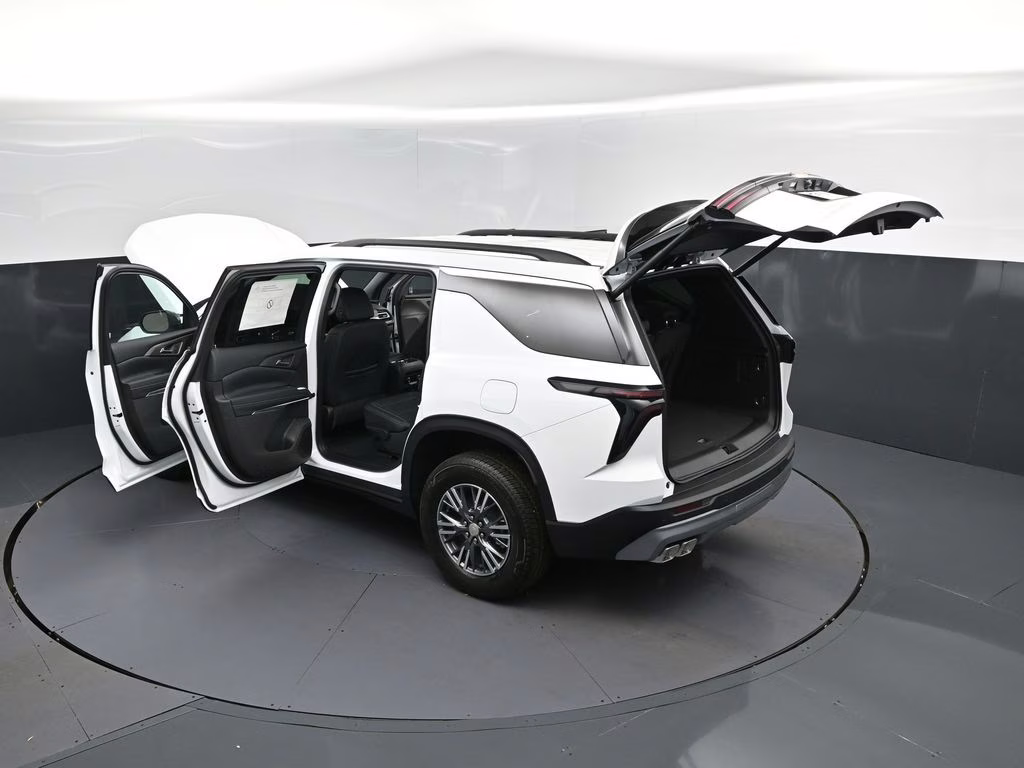 2026 Summit White Chevrolet Traverse LT FWD SUV