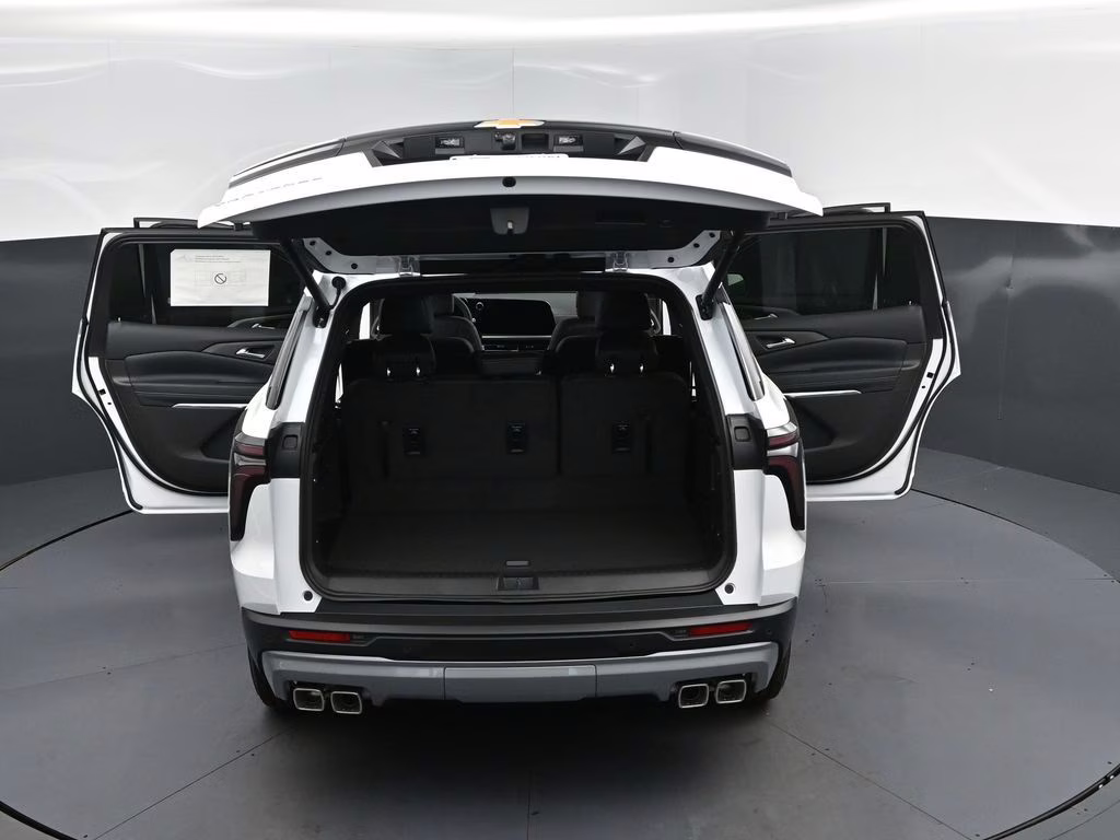 2026 Summit White Chevrolet Traverse LT FWD SUV