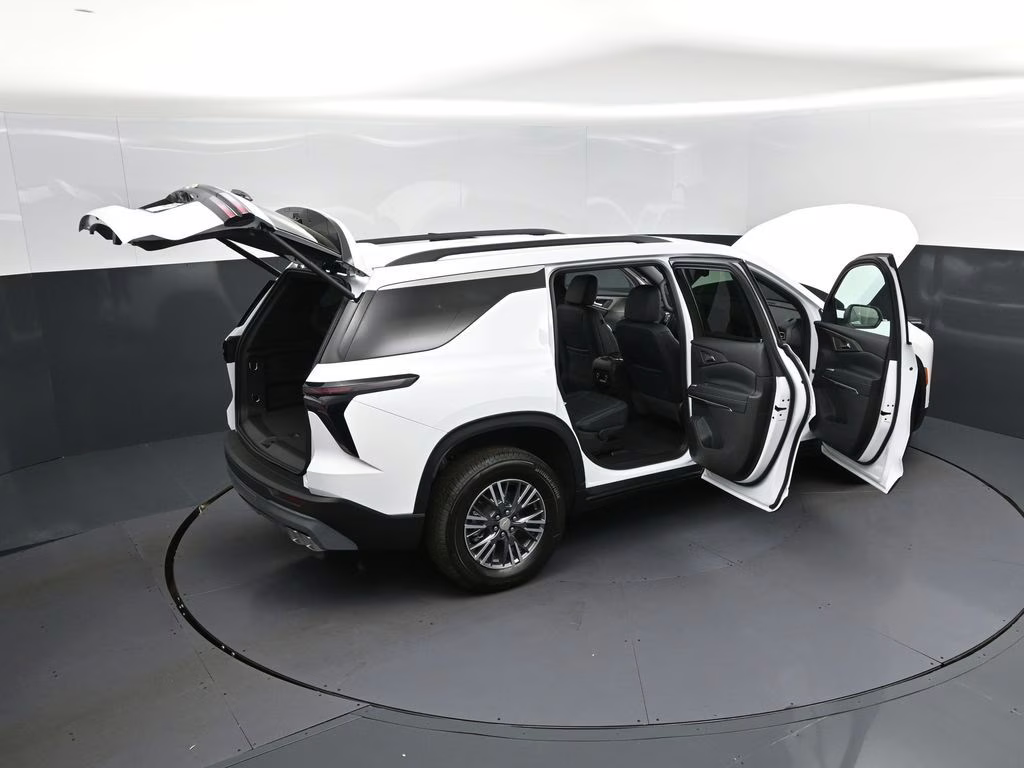 2026 Summit White Chevrolet Traverse LT FWD SUV
