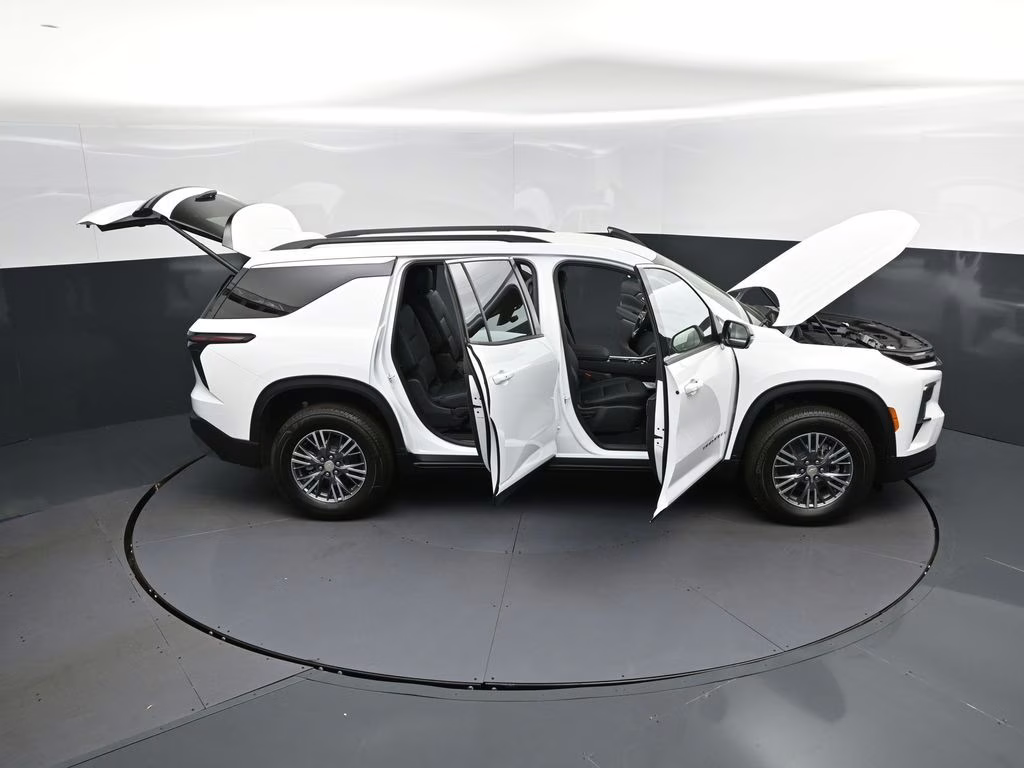 2026 Summit White Chevrolet Traverse LT FWD SUV