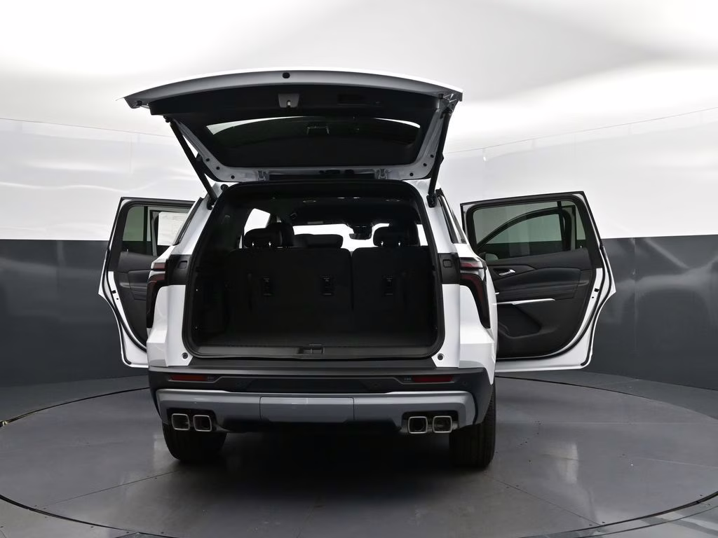 2026 Summit White Chevrolet Traverse LT FWD SUV
