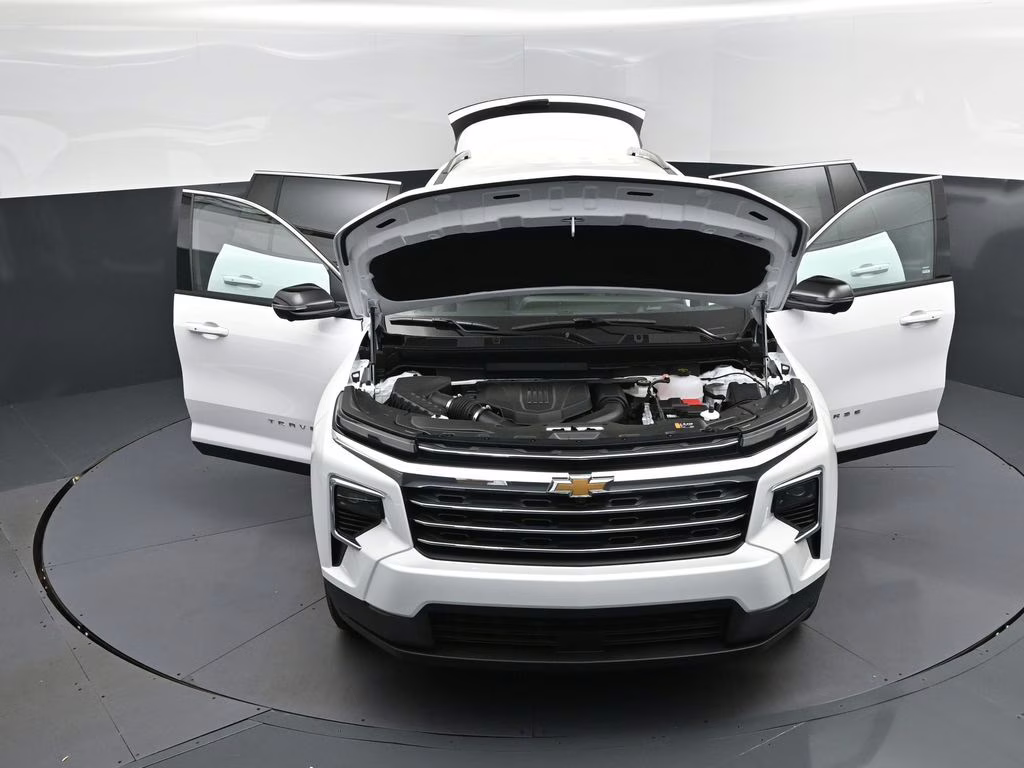 2026 Summit White Chevrolet Traverse LT FWD SUV