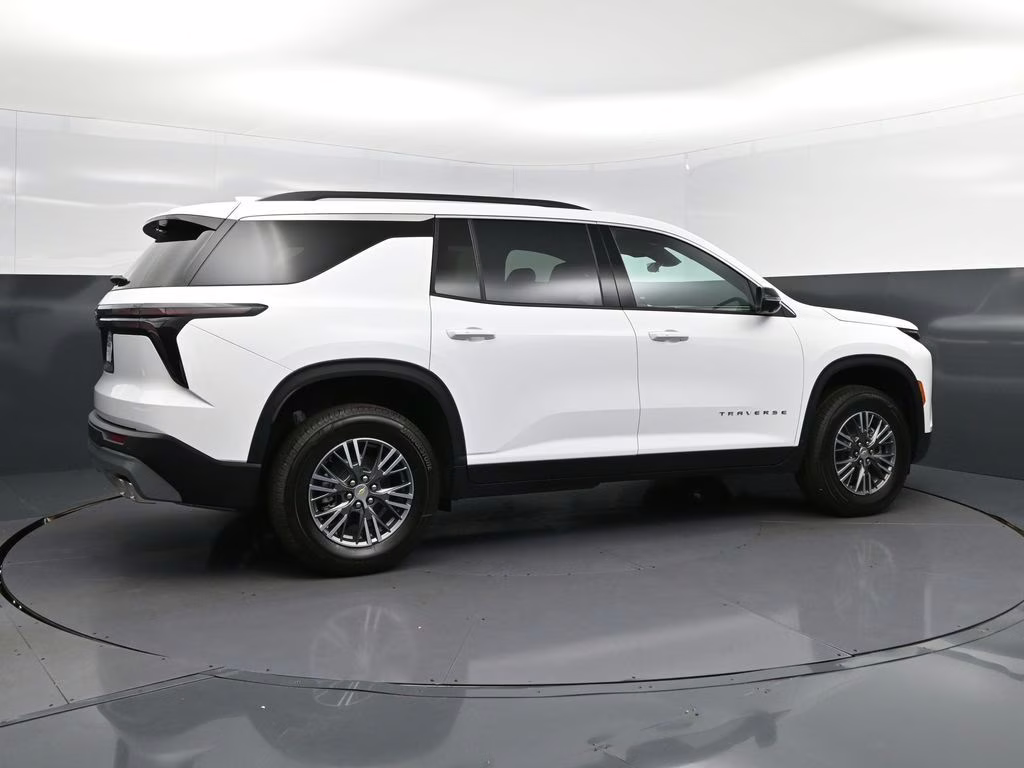 2026 Summit White Chevrolet Traverse LT FWD SUV