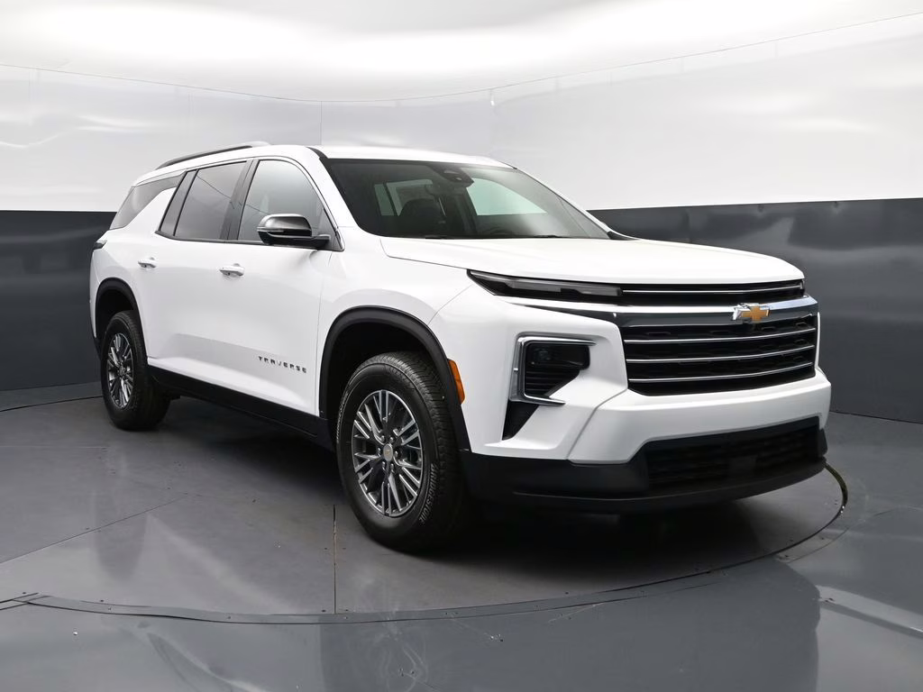 2026 Summit White Chevrolet Traverse LT FWD SUV