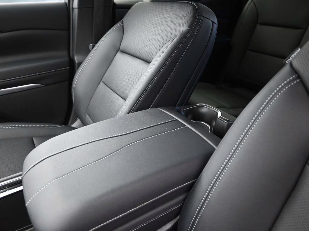 2026 Summit White Chevrolet Traverse LT FWD SUV