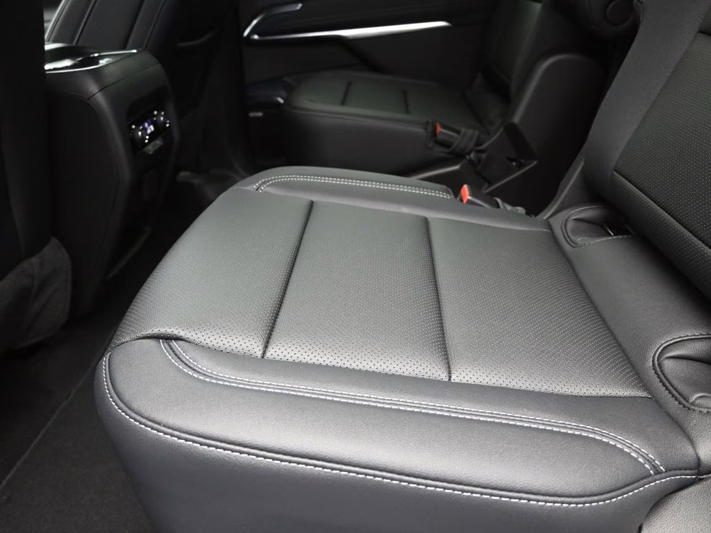 2026 Summit White Chevrolet Traverse LT FWD SUV