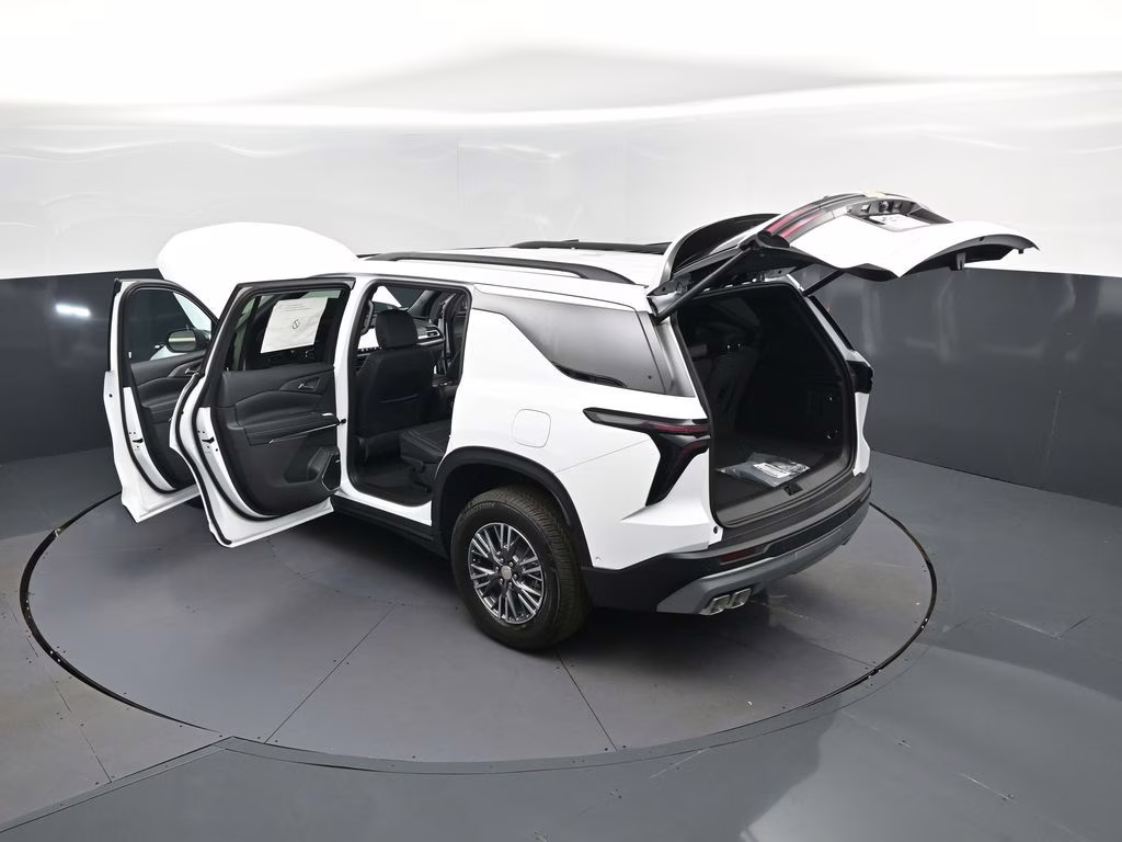 2026 Summit White Chevrolet Traverse LT FWD SUV