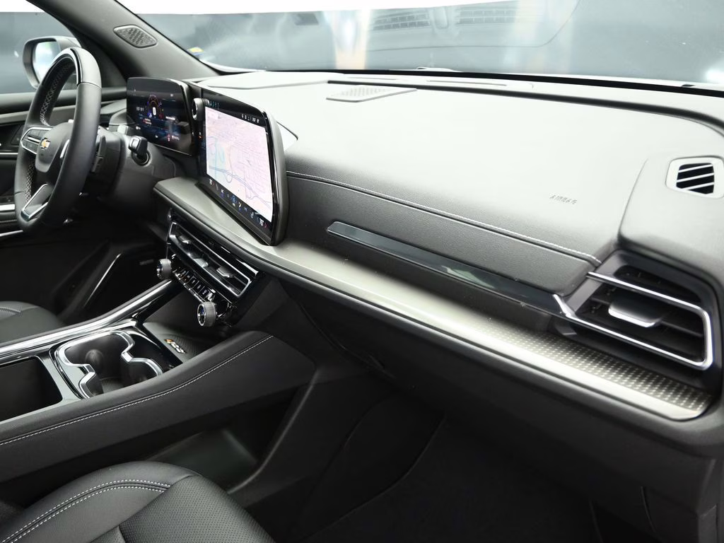 2026 Summit White Chevrolet Traverse LT FWD SUV