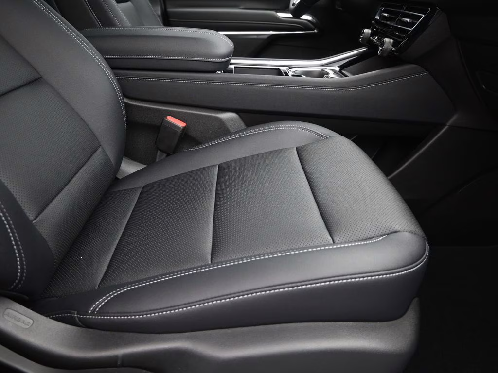 2026 Summit White Chevrolet Traverse LT FWD SUV