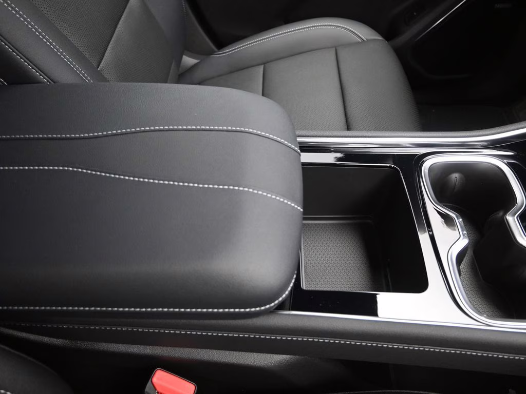 2026 Summit White Chevrolet Traverse LT FWD SUV