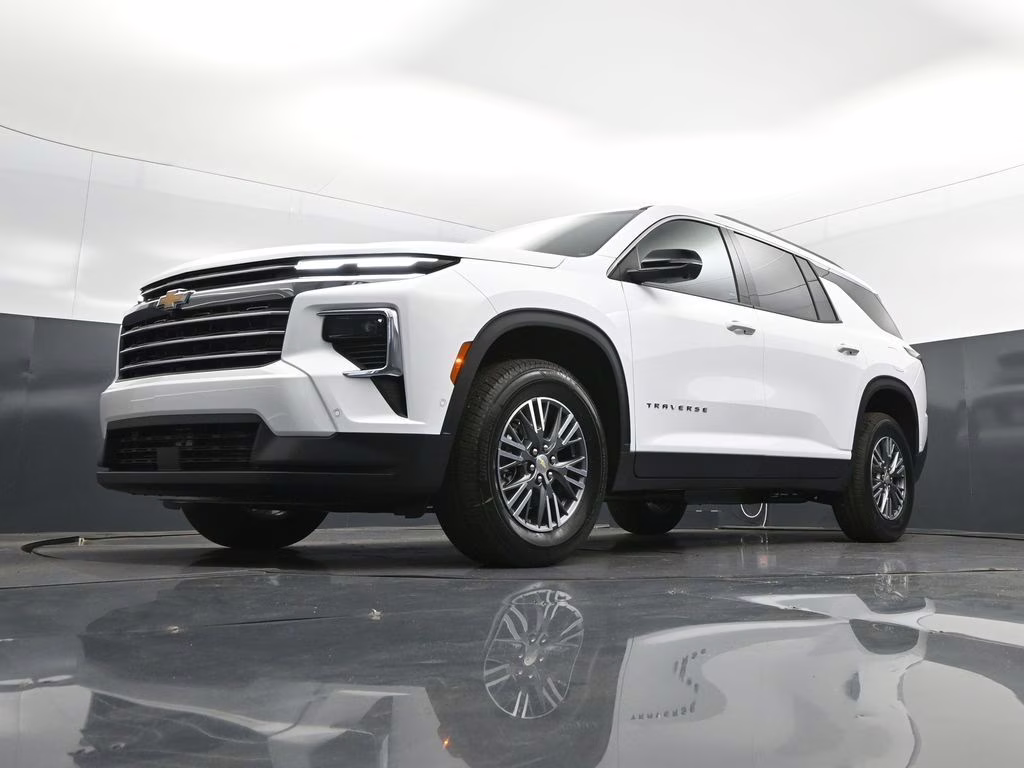 2026 Summit White Chevrolet Traverse LT FWD SUV
