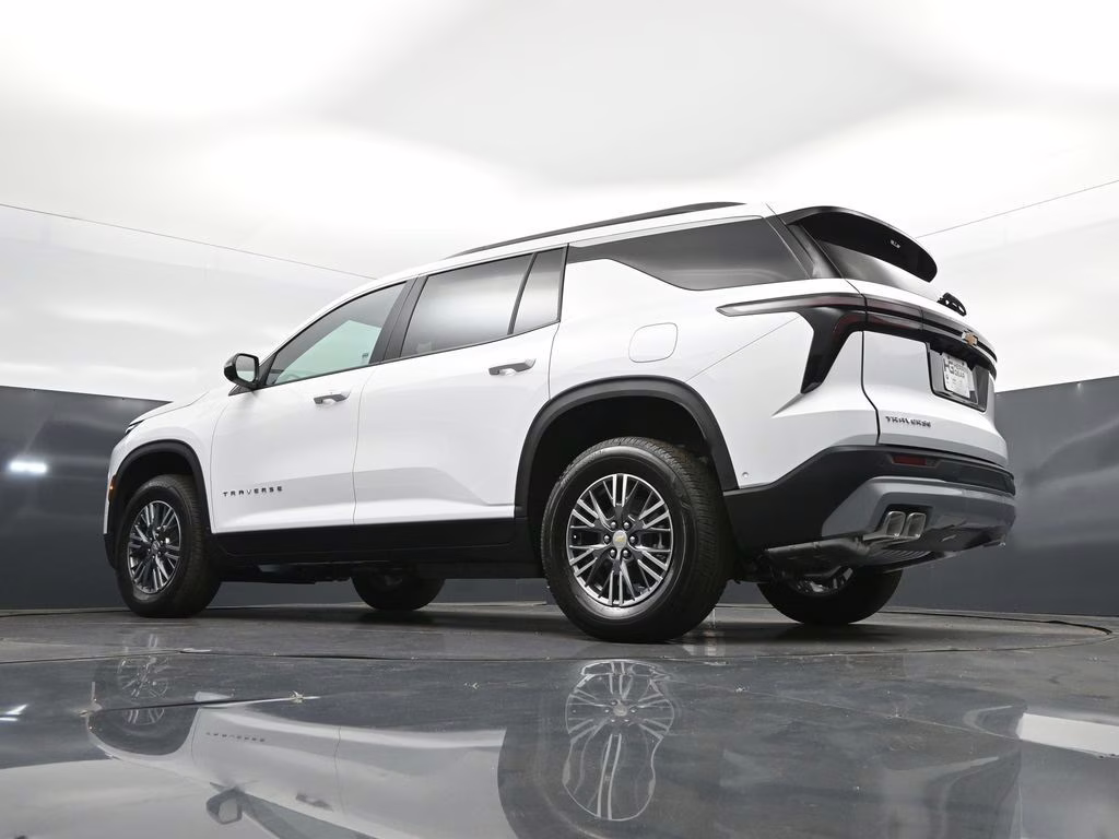 2026 Summit White Chevrolet Traverse LT FWD SUV