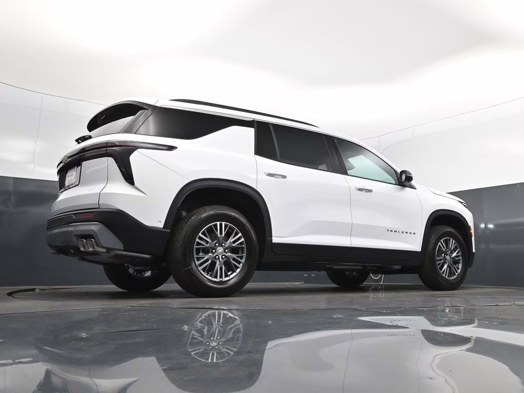 2026 Summit White Chevrolet Traverse LT FWD SUV