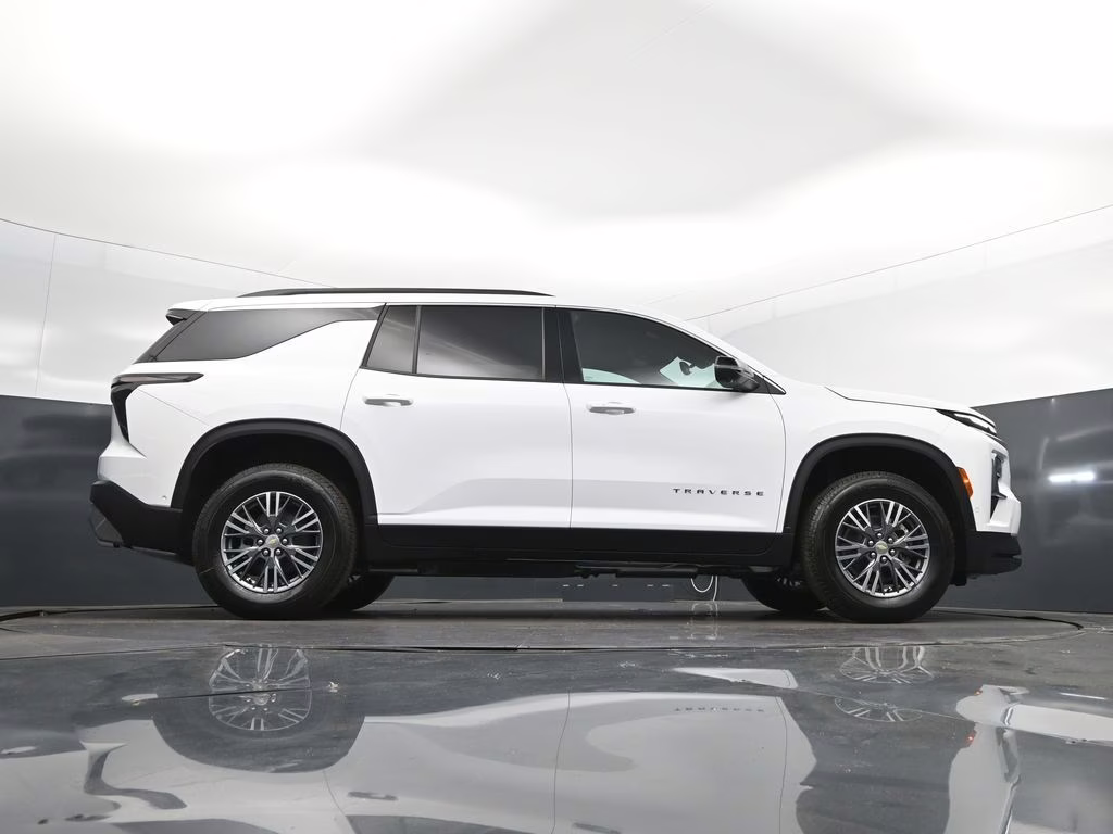 2026 Summit White Chevrolet Traverse LT FWD SUV