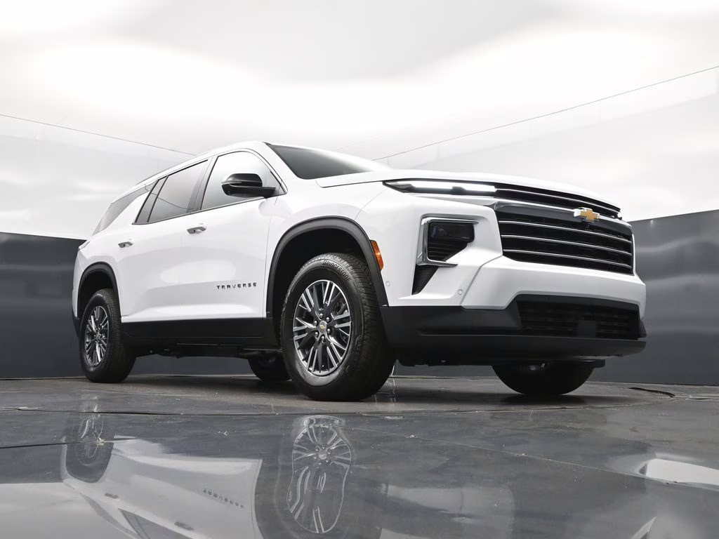 2026 Summit White Chevrolet Traverse LT FWD SUV