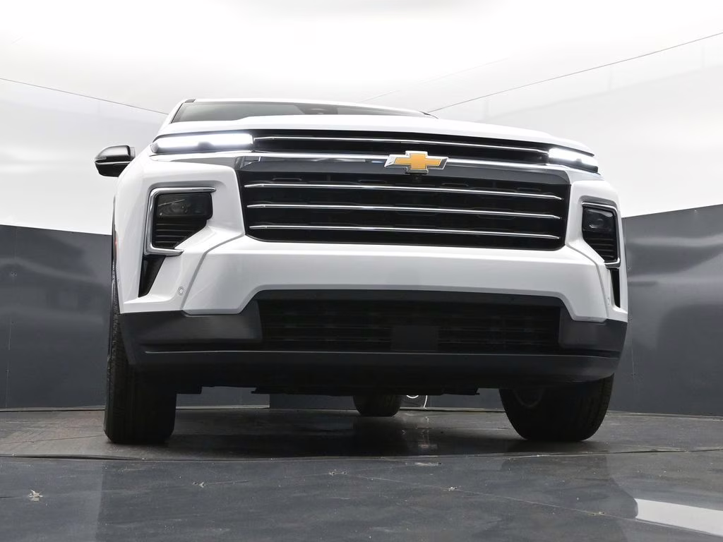 2026 Summit White Chevrolet Traverse LT FWD SUV