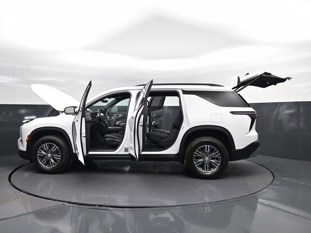 2026 Summit White Chevrolet Traverse LT FWD SUV