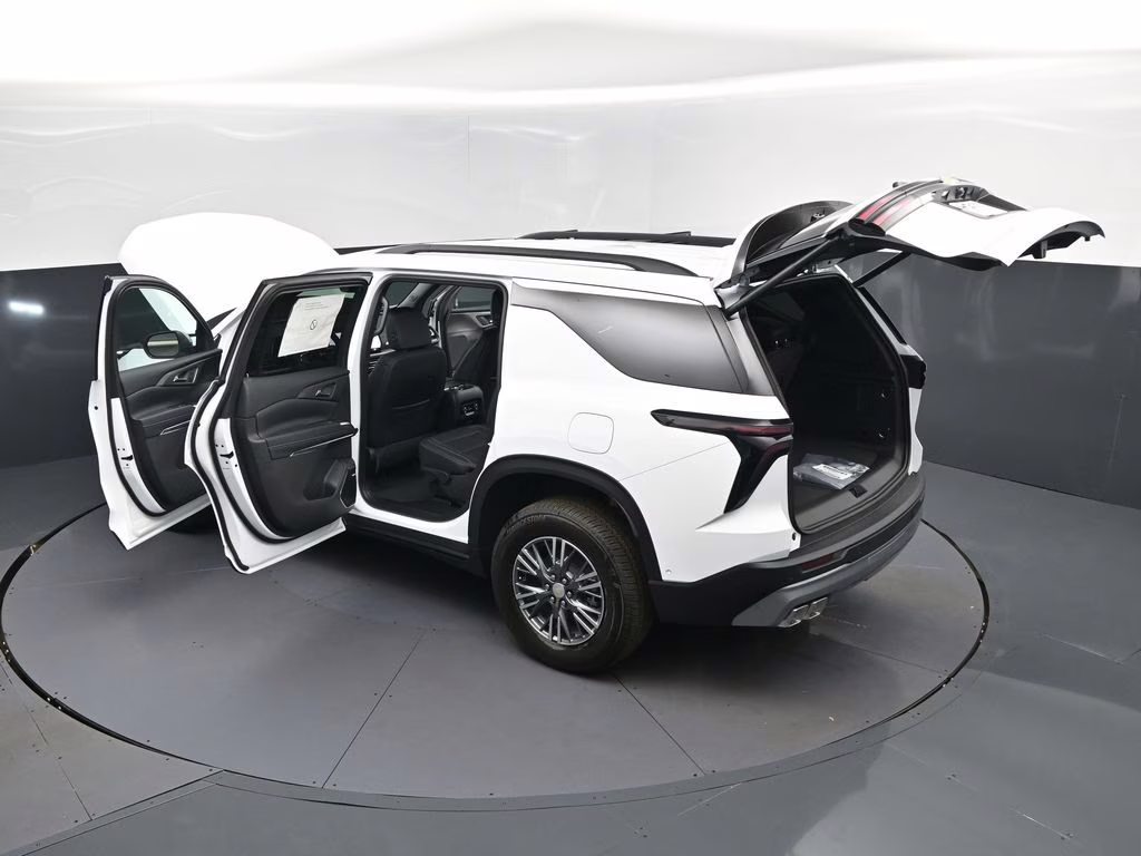 2026 Summit White Chevrolet Traverse LT FWD SUV