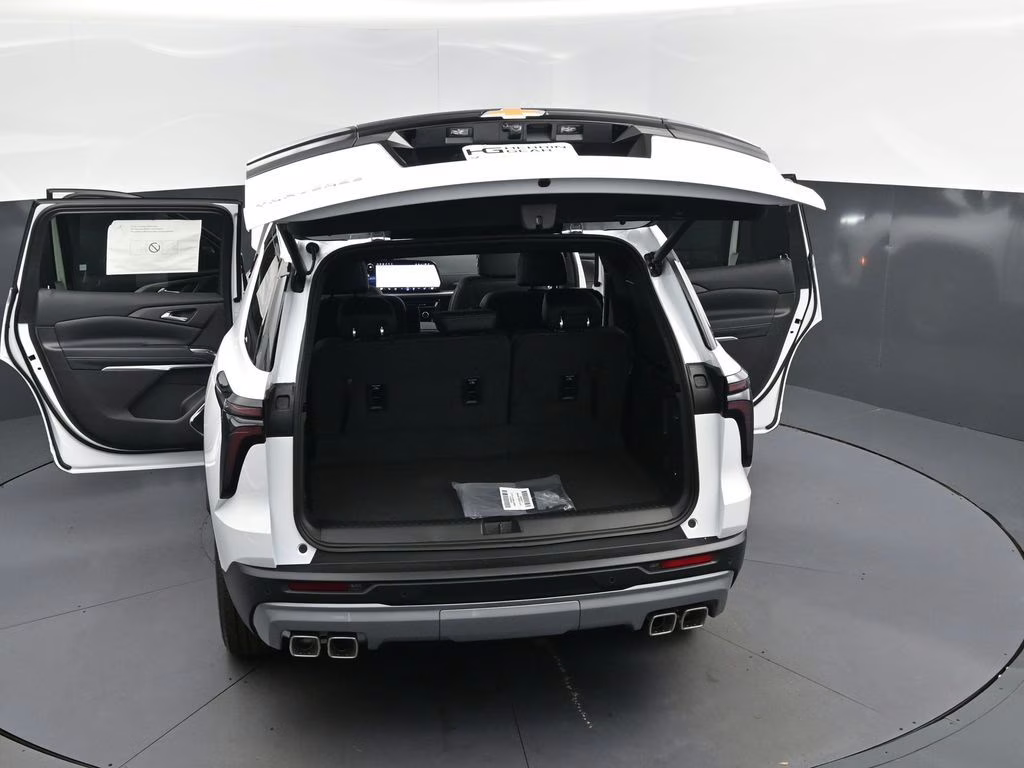2026 Summit White Chevrolet Traverse LT FWD SUV
