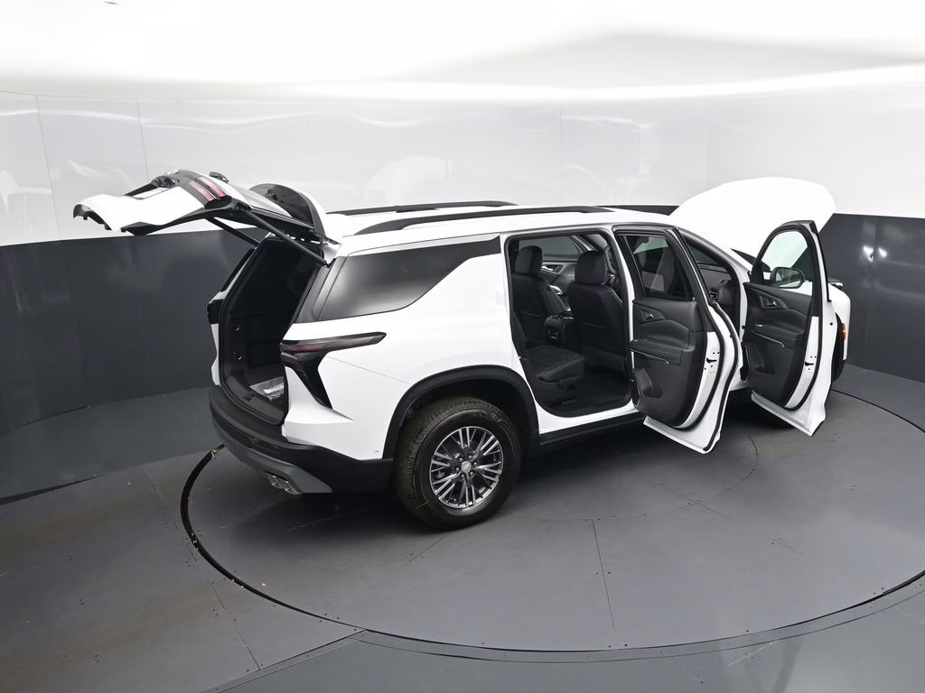 2026 Summit White Chevrolet Traverse LT FWD SUV