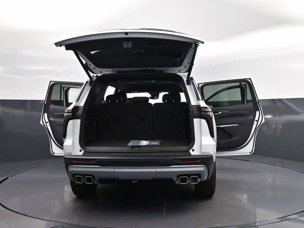 2026 Summit White Chevrolet Traverse LT FWD SUV
