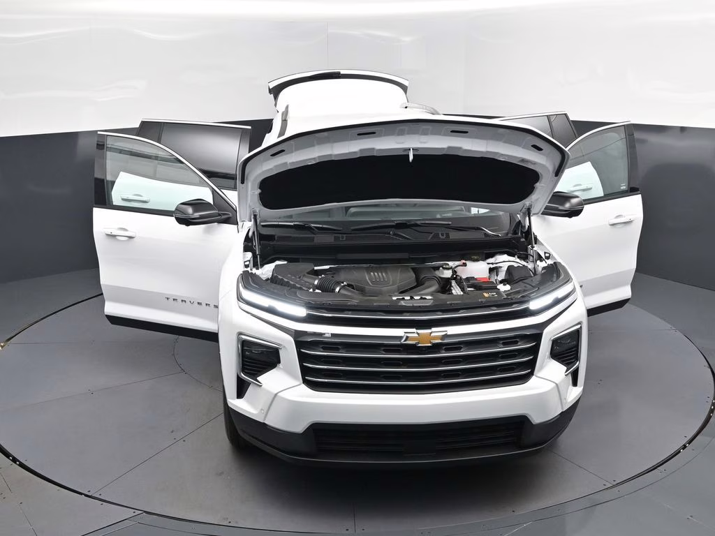 2026 Summit White Chevrolet Traverse LT FWD SUV