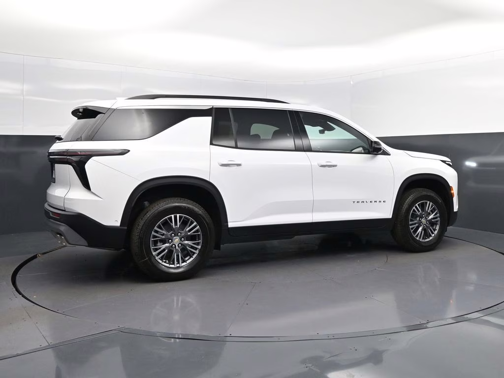 2026 Summit White Chevrolet Traverse LT FWD SUV