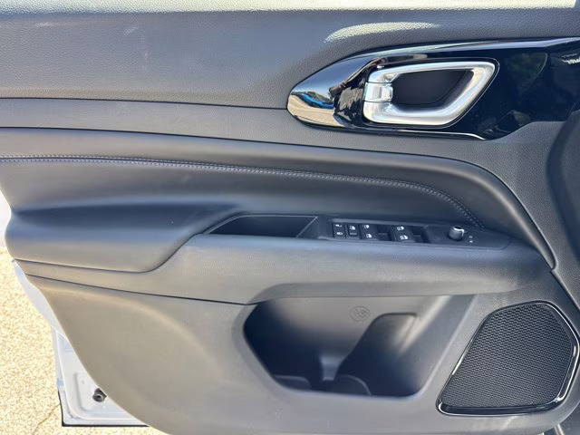 2026 Bright White Clearcoat Jeep Compass Latitude Altitude 4X4 SUV