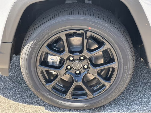 2026 Bright White Clearcoat Jeep Compass Latitude Altitude 4X4 SUV