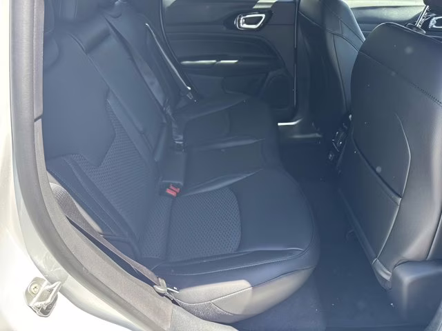 2026 Bright White Clearcoat Jeep Compass Latitude Altitude 4X4 SUV