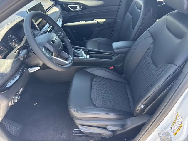 2026 Bright White Clearcoat Jeep Compass Latitude Altitude 4X4 SUV