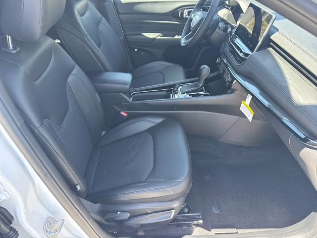 2026 Bright White Clearcoat Jeep Compass Latitude Altitude 4X4 SUV