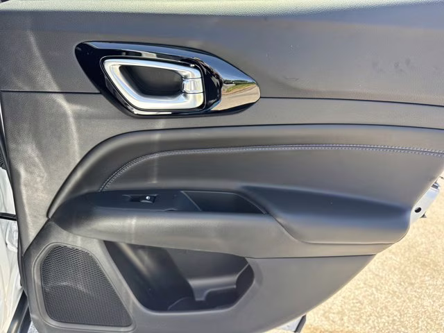 2026 Bright White Clearcoat Jeep Compass Latitude Altitude 4X4 SUV