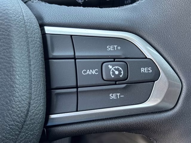 2026 Bright White Clearcoat Jeep Compass Latitude Altitude 4X4 SUV