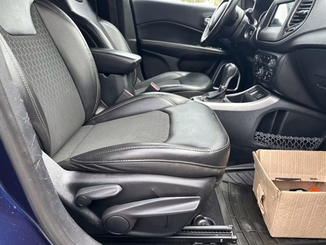 2018 Blue Jeep Compass Latitude FWD SUV