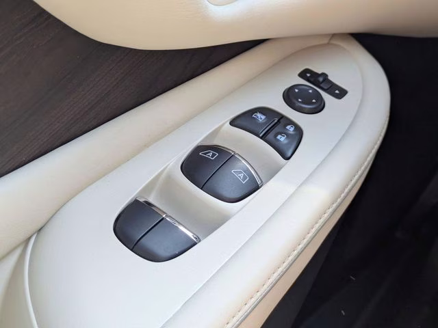 2020 Pearl White Tricoat Nissan Murano Platinum AWD SUV