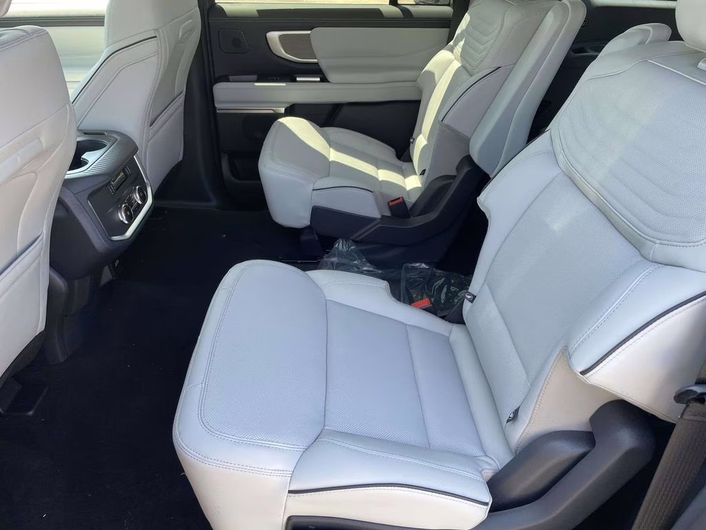 2026 Glacier Gray Metallic Tri-Coat Ford Expedition Max Platinum 4X4 SUV