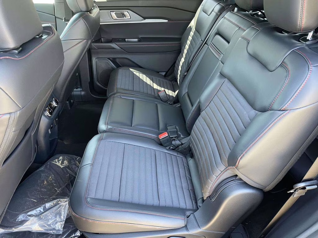 2026 Agate Black Metallic Ford Explorer ST-Line RWD SUV