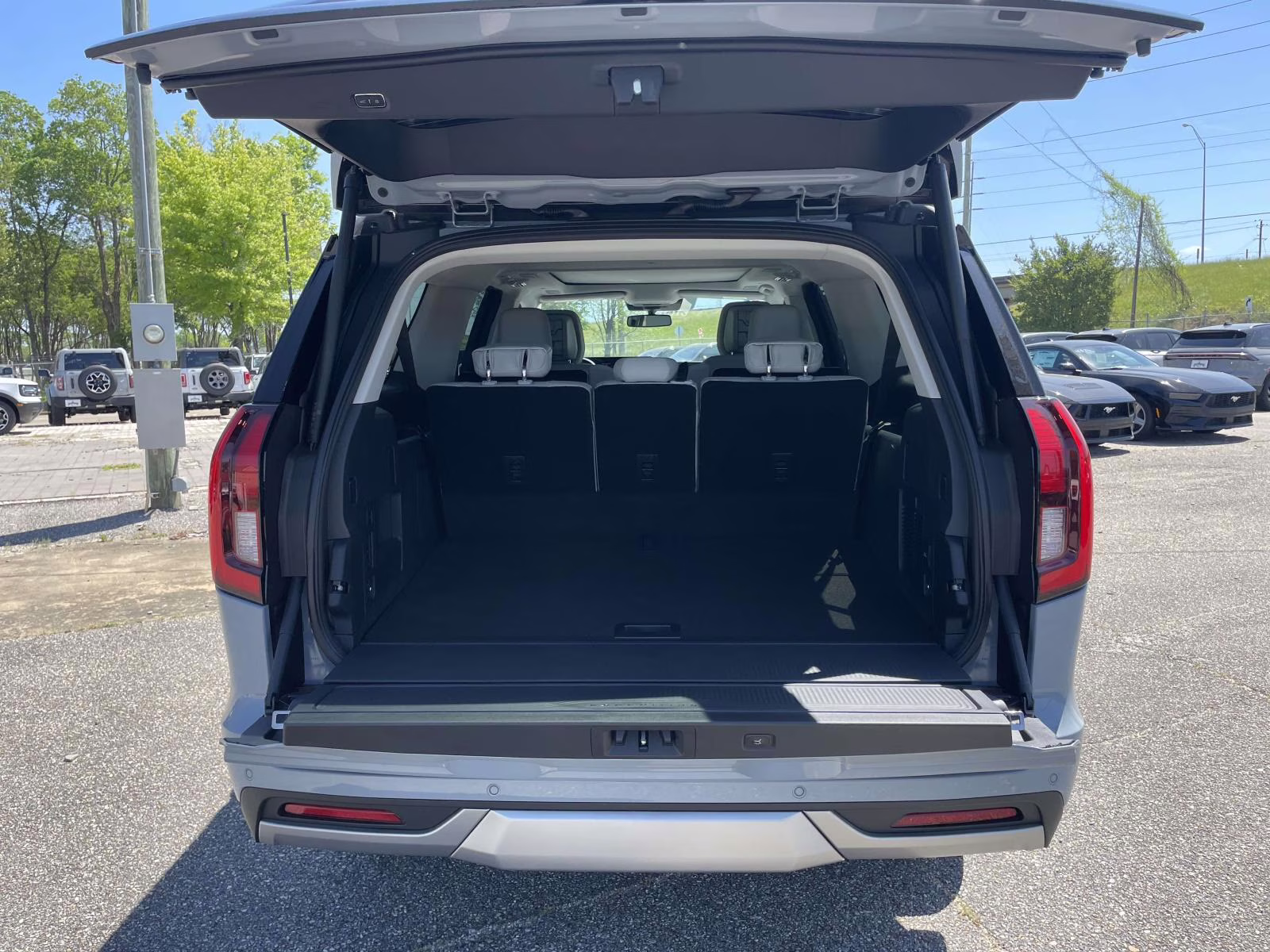 2026 Glacier Gray Metallic Tri-Coat Ford Expedition Max Platinum 4X4 SUV