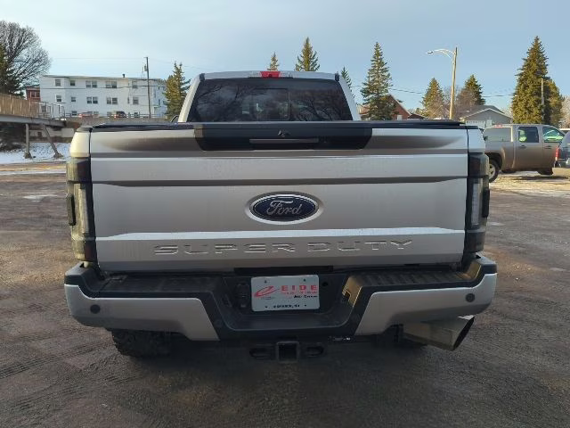 2017 Ingot Silver Metallic Ford Super Duty F-350 SRW Lariat 4X4 Truck