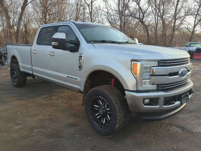 2017 Ingot Silver Metallic Ford Super Duty F-350 SRW Lariat 4X4 Truck