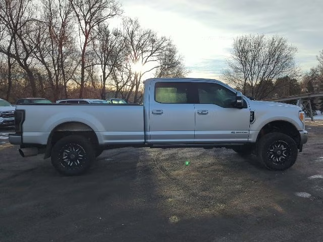 2017 Ingot Silver Metallic Ford Super Duty F-350 SRW Lariat 4X4 Truck